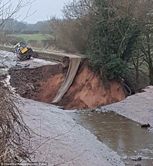 Cheshire canal sinkhole