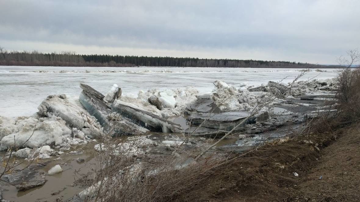 Ice jams on the Peace River near Fort Vermilion on Saturday.