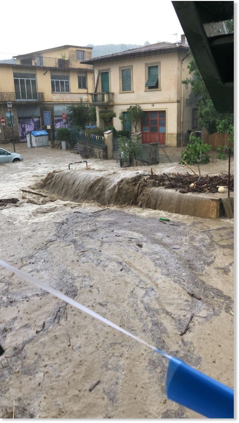 Floods in Tuscany, Italy after 50 mm of rain in 3 hours Earth