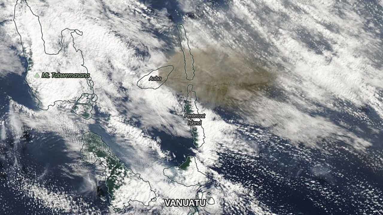 Click to enlarge Ambae erupting on July 25, 2018.