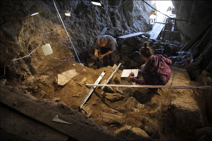 archeologists denisova cave