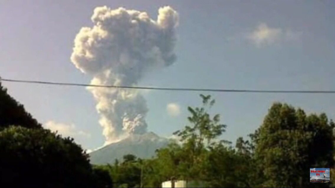 Eruption at Kerinci on 28 Sep 2018