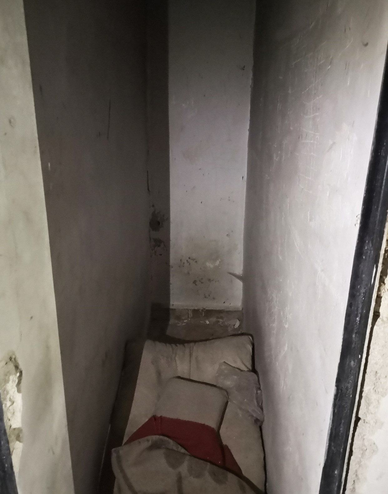 solitary confinement cell in Douma