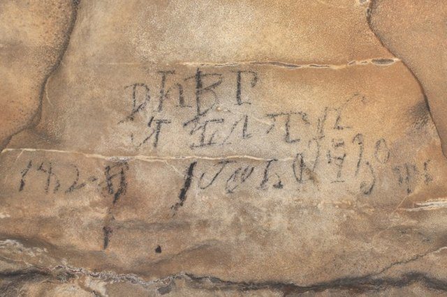 Cherokee Cave writing