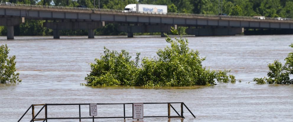 Click to enlarge Levee breach in W AR