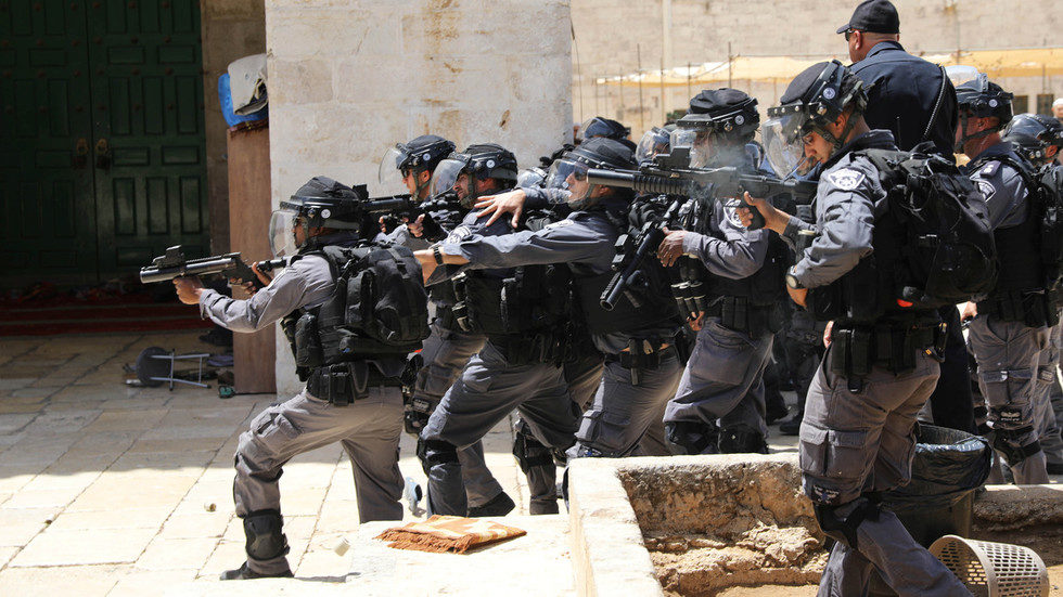 Israeli policemen