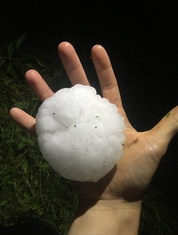 The hailstones are as big as grapefruits