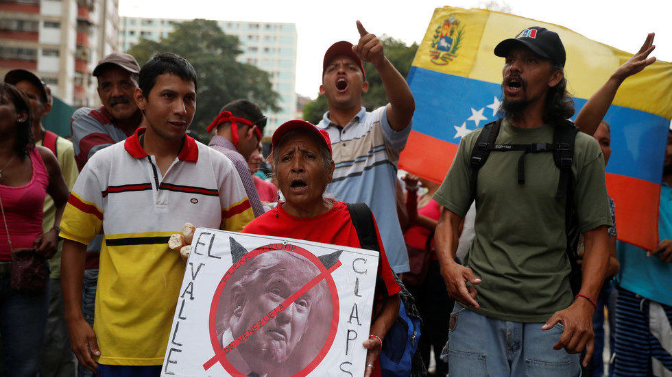 Maduro supporters protest