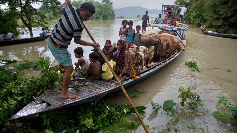 Flood affected villagers with their belongings