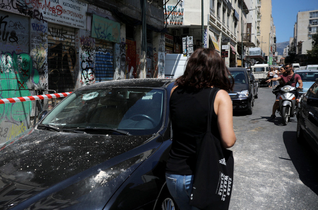 car damaged earthquake athens greece