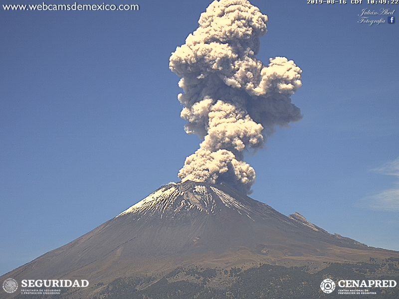 Eruption of Popocatépetl this afternoon