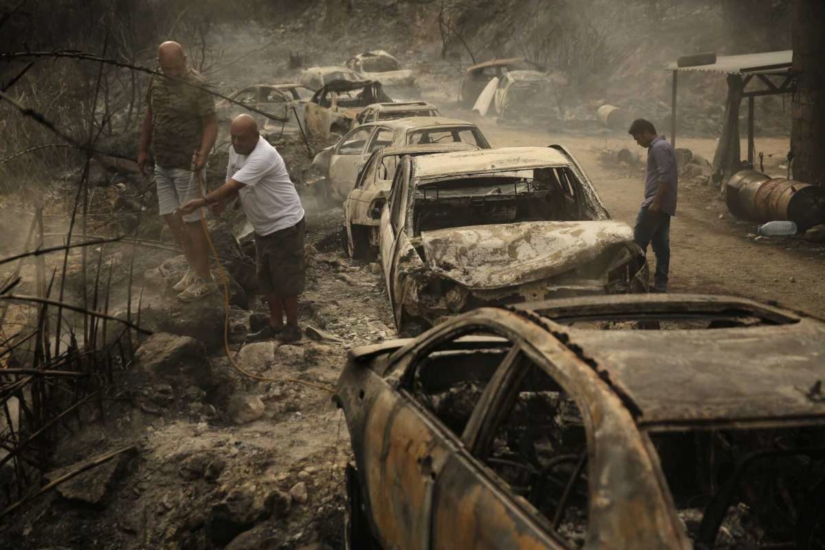 Click to enlarge wildfires lebanon burned cars October 2019