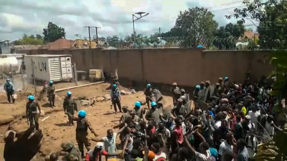 Congo UN peacekeepers and protesters
