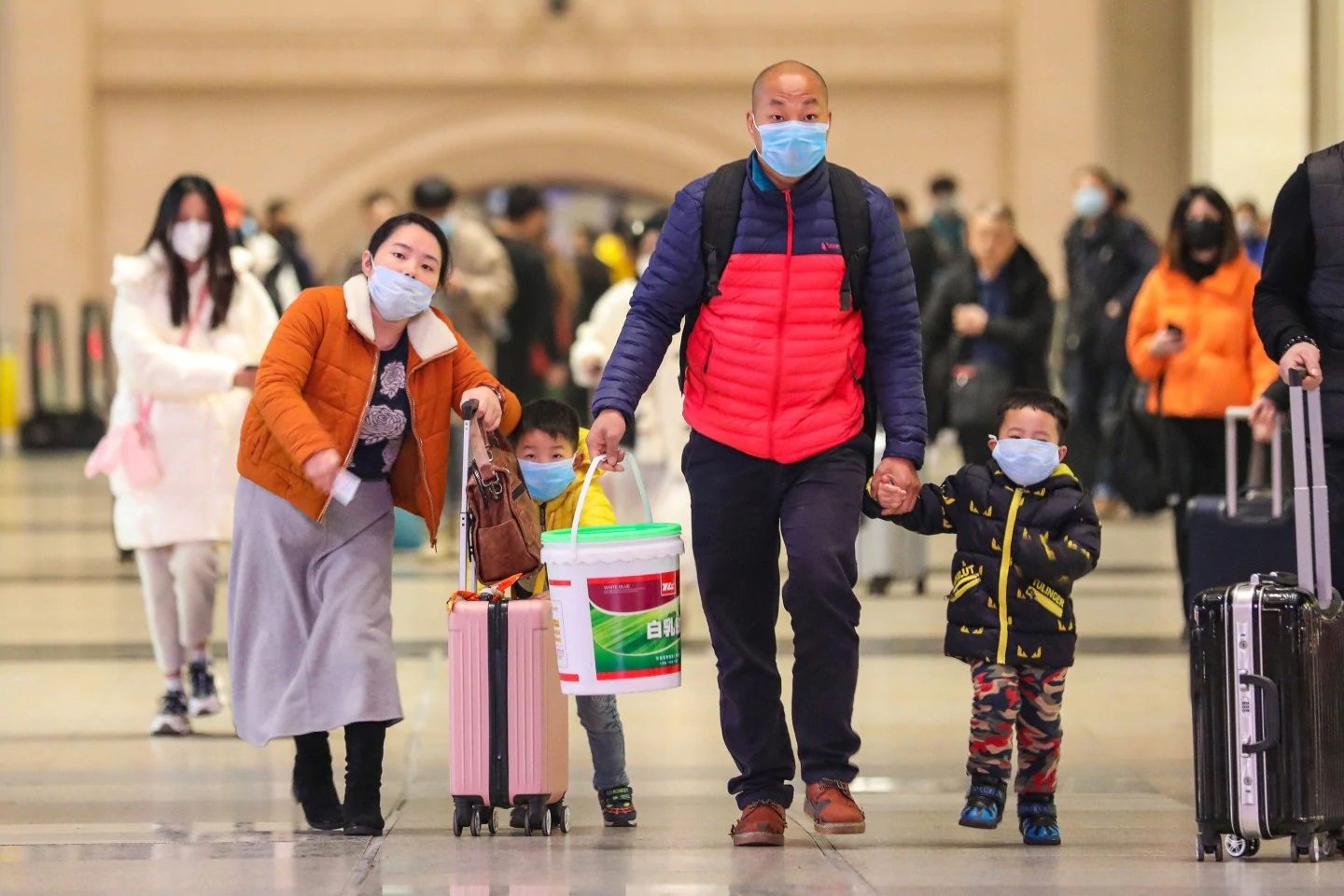 Commuters face masks China