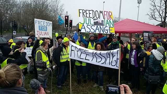 Protests Assange Belmarsh Yellow vest