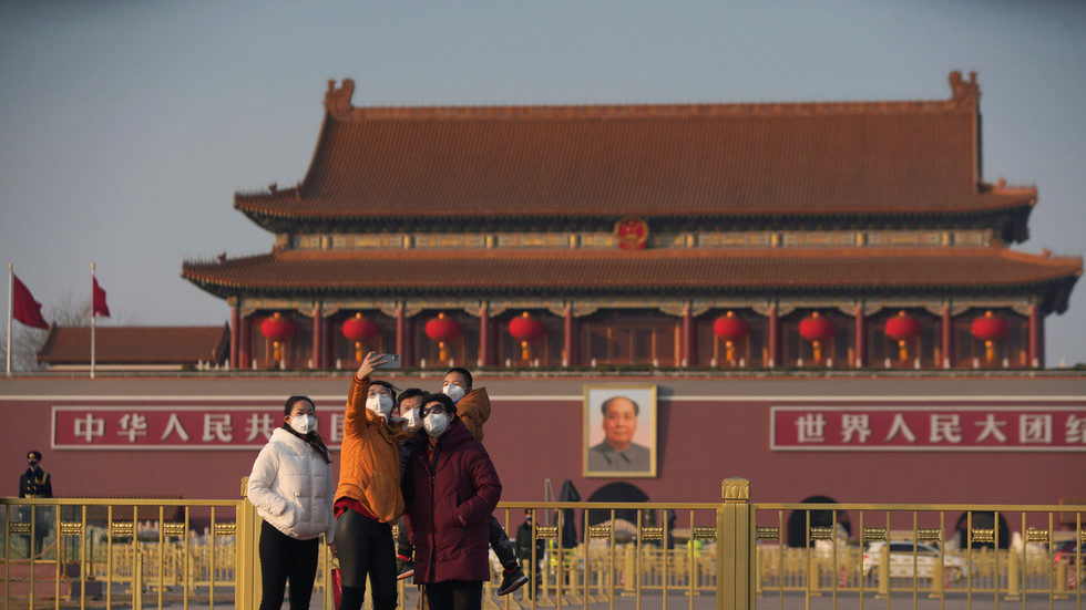 tiananmen gate tourists masks coronavirus china