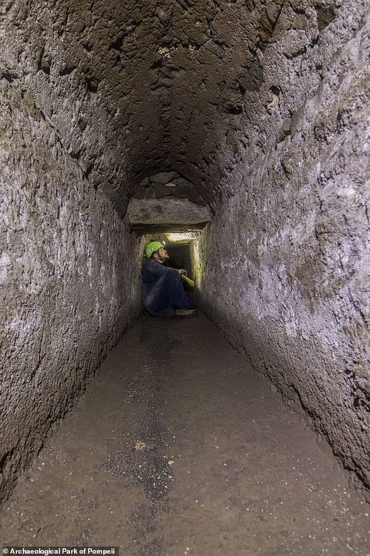 tunnels pompeii