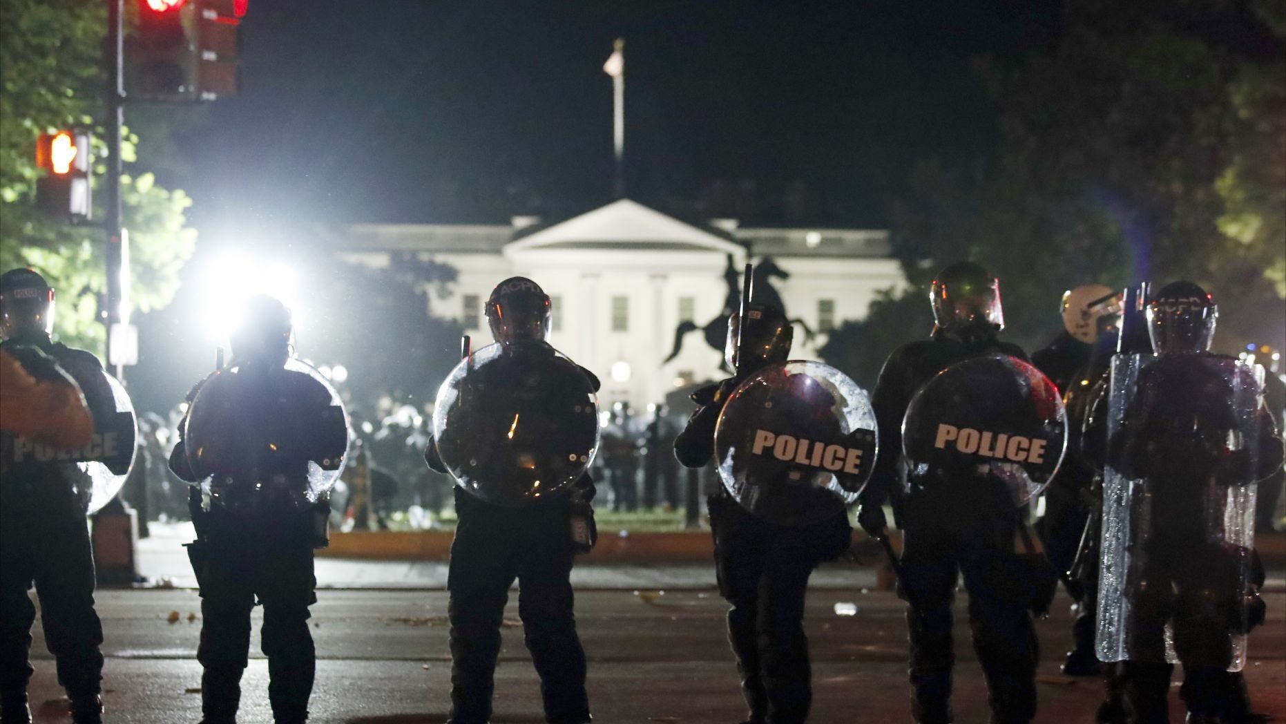 riot cops white house