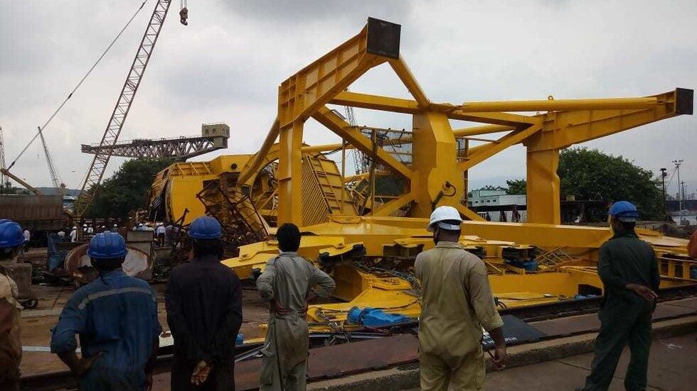 Giant crane crash in India