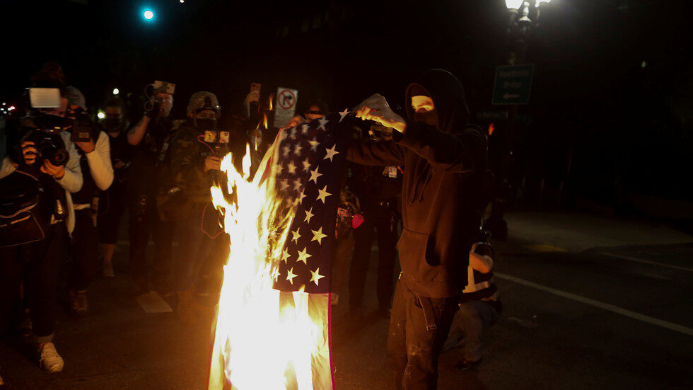 portland protesters burn flag