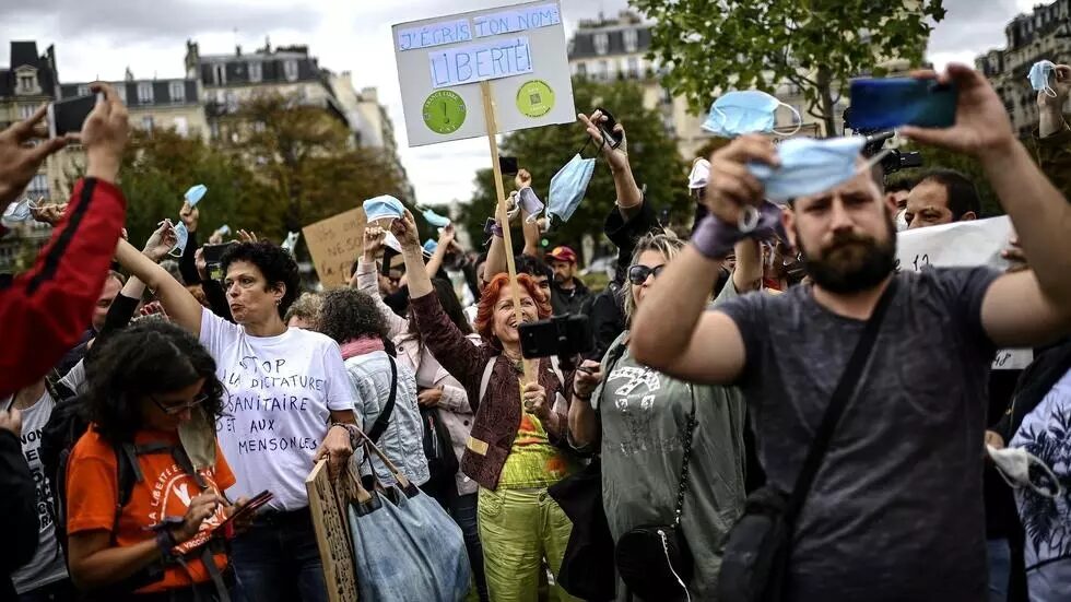 paris mask protest