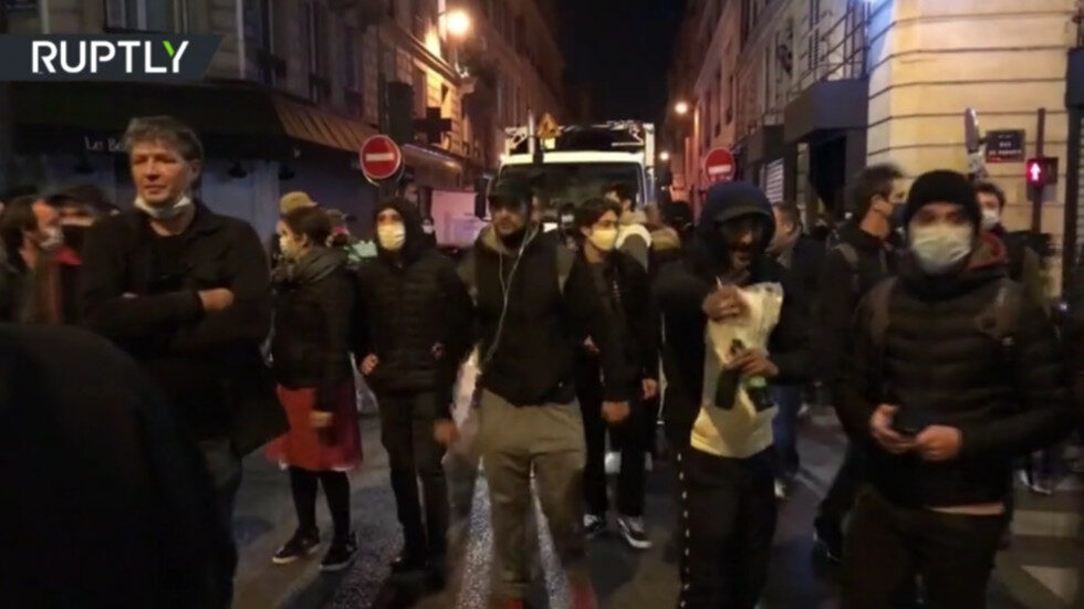paris protests curfew