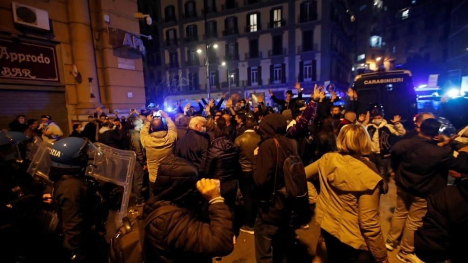 Naples protest lockdown