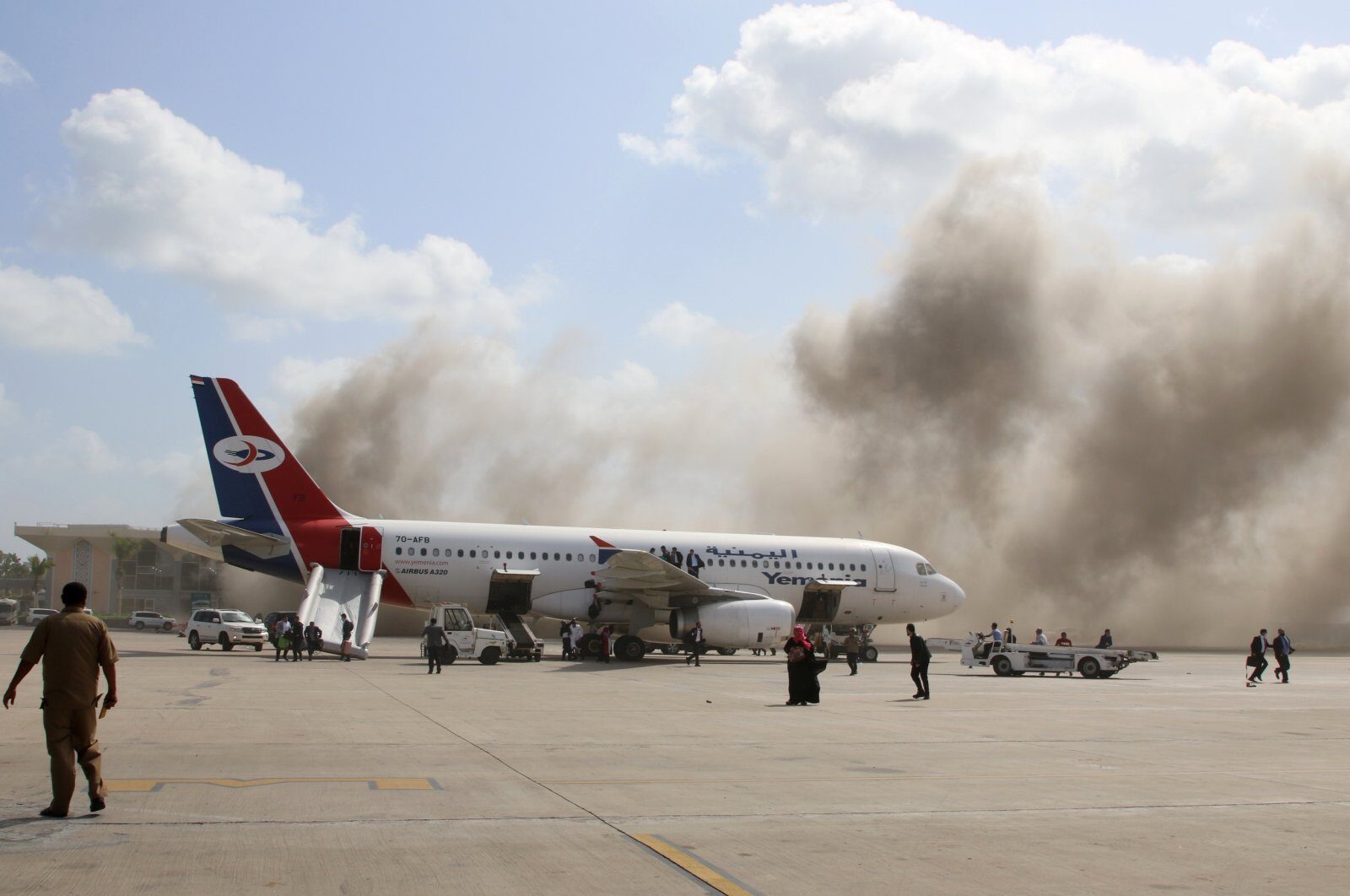 explosion Aden airport