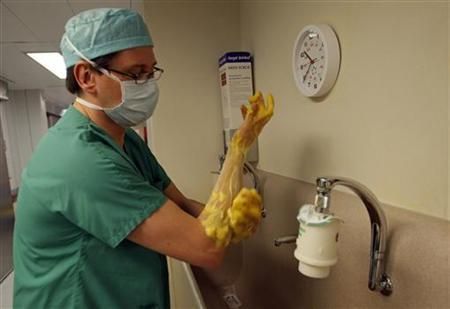 A surgeon washes his hands