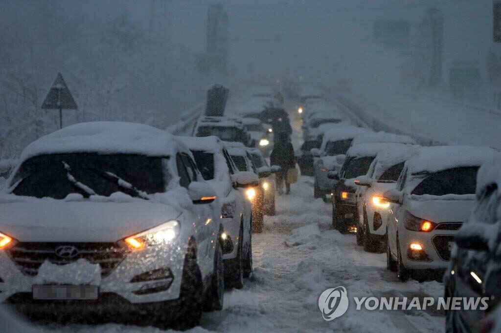 Cars are trapped on Donghae Expressway in the east coast on March 1, 2021,