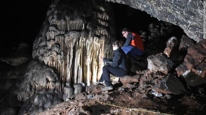 neanderthals art caves spain