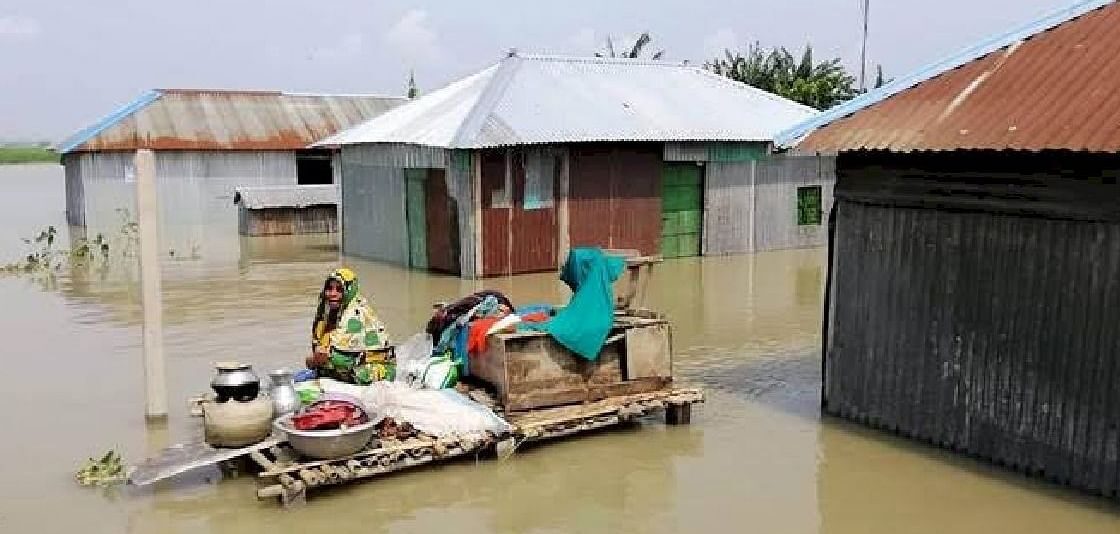 Flood situation worsens as 100,000 people maroo