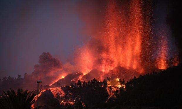 Mount Cumbre Vieja erupts in El Paso