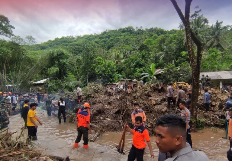 Search and rescue after floods in West Nusa Tenggara Province, Indonesia, December 2021.