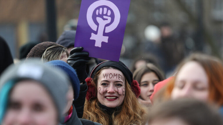 wamyn protest feminist