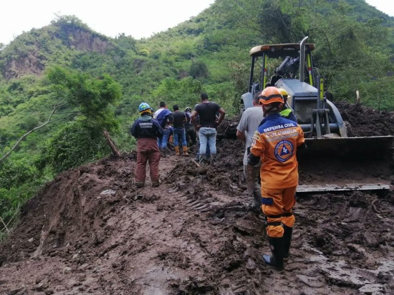 Civil Defense carry out search and rescue operations after a landslide in Cachipay, Cundinamarca, Colombia, April 2022.