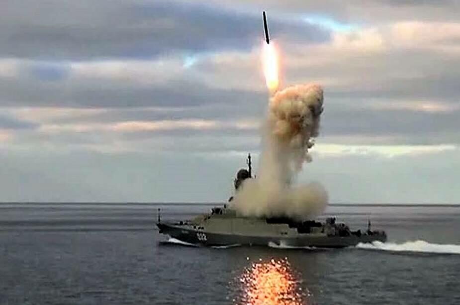 russia military weapons Kalibr missile launch