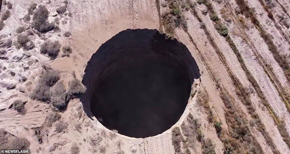 Chilean media released aerial images of the strange phenomenon which took place on land operated by a Canadian Lundin Mining copper mine, about 413 miles north of the capital Santiago