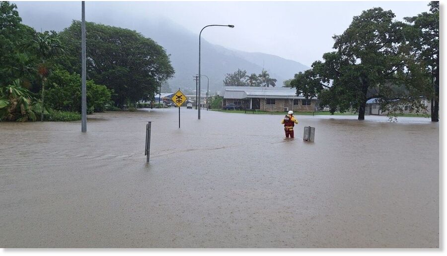 North Queensland battered by 300mm of rain as towns cut off by flooding