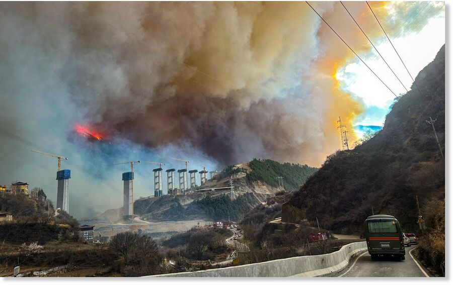 The forest fire in Yajiang county, Sichua
