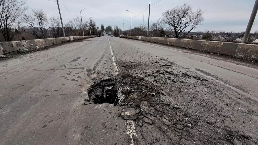 donbass ukraine shelling road damage