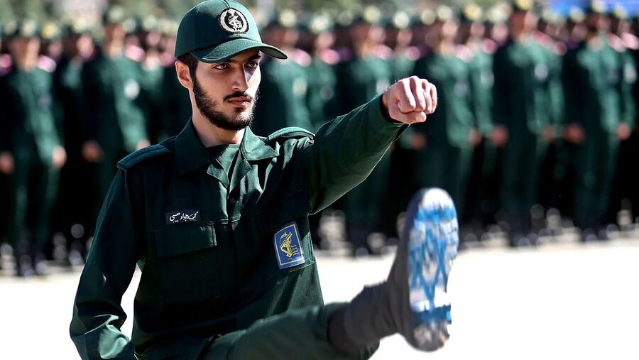 iran soldier