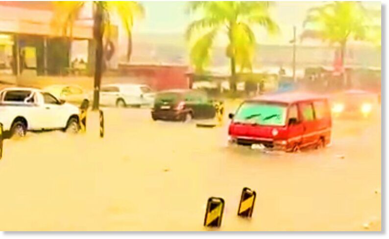 Click to enlarge Flash flooding in Ladysmith.