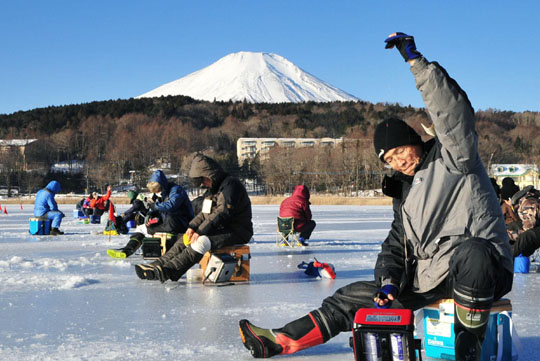 Click to enlarge Ice fishermen