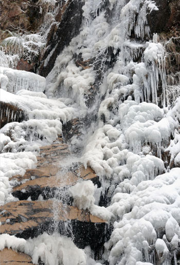 Click to enlarge Ryuo ice waterfall