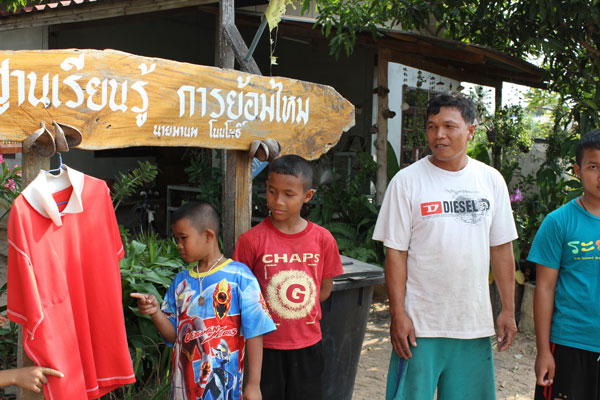 Click to enlarge Red T-shirts_2