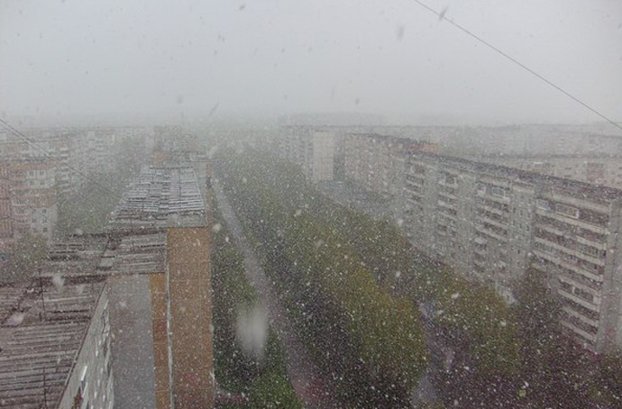 Click to enlarge Snow in June_1
