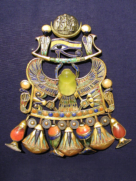 Tutankhamun’s brooch