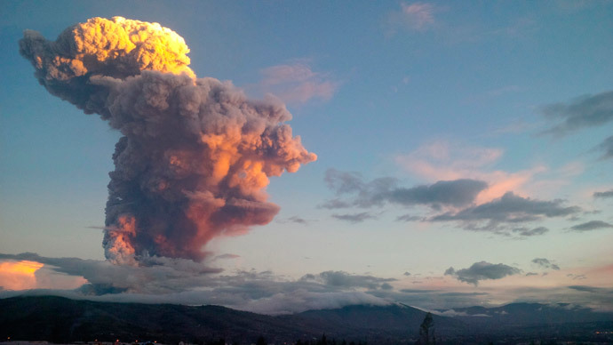 Ecuador's Tungurahua volcano erupts
