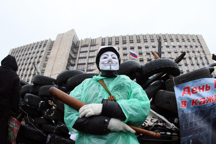 A pro-Russian activist wearing a Guy Fawkes mask 